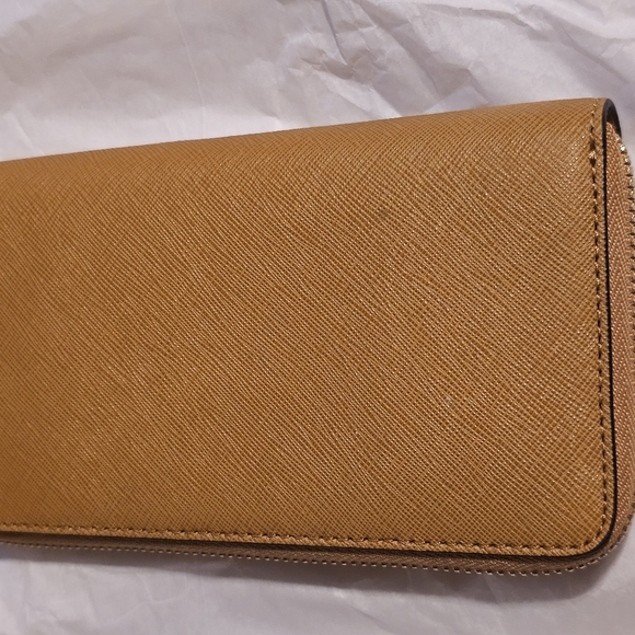 Michael Kors Jet Set Travel Large Saffiano Leather Wallet - Picture 16 of 16